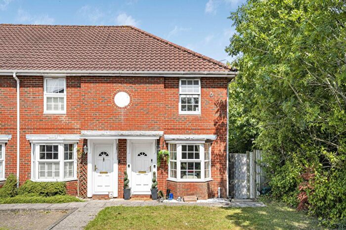 2 Bedroom End Of Terrace House For Sale In Longcroft Gardens, Welwyn Garden City, AL8
