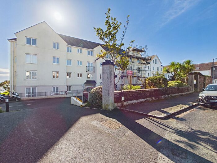 2 Bedroom Flat For Sale In Emslie Road, Falmouth, TR11