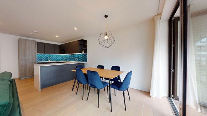 3 Bedroom Flat To Rent In Cremer Street, London, E2