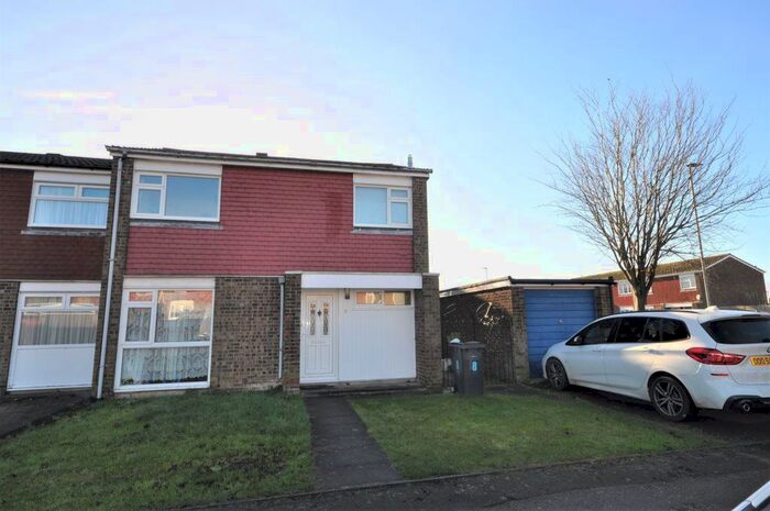 4 Bedroom Semi-Detached House To Rent In Pendennis Road, Bedford MK41