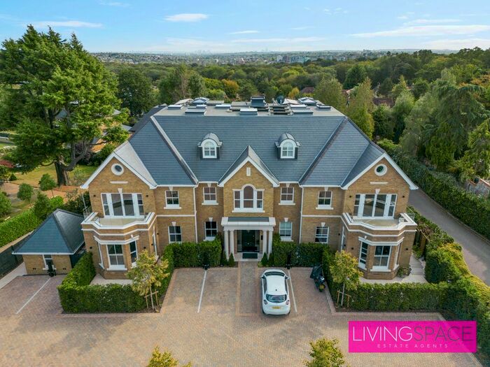 2 Bedroom Flat To Rent In Camlet Way, Barnet, EN4