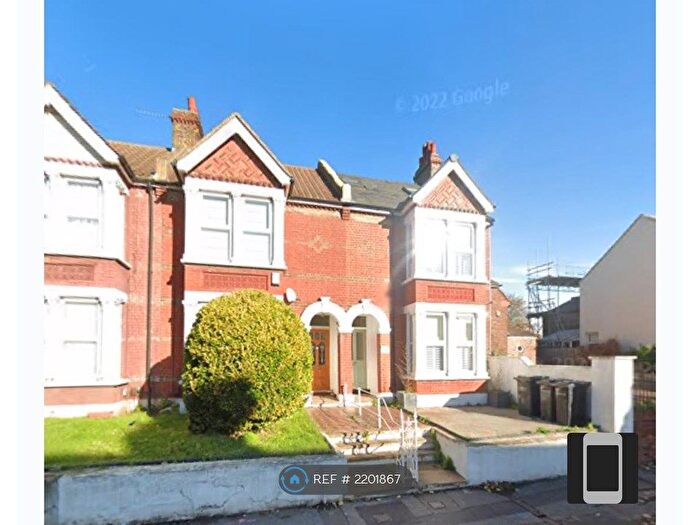 3 Bedroom Terraced House To Rent In Old Road West, Gravesend, DA11