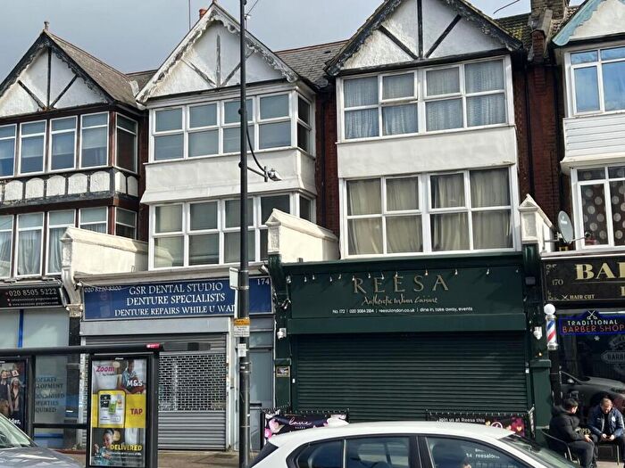 3 Bedroom Flat To Rent In High Road, Woodford Green, IG8