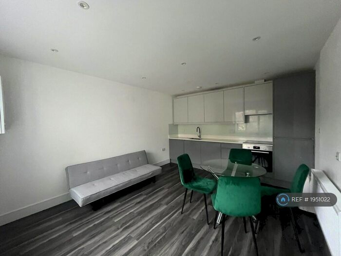 2 Bedroom Flat To Rent In Finchley Lane, London, NW4