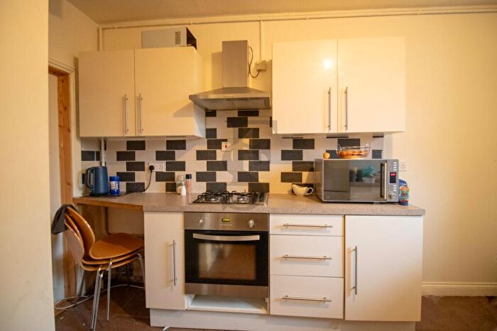 3 Bedroom End Of Terrace House For Sale In Iliffe Road, Leicester, LE4