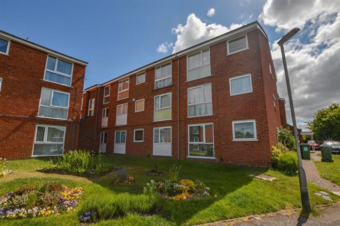 1 Bedroom Flat To Rent In Hardwicke Place, London Colney, AL2