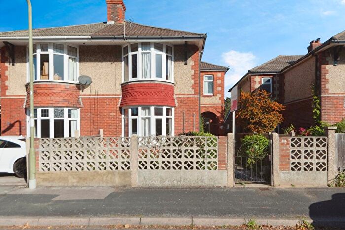 3 Bedroom End Of Terrace House For Sale In Grove Avenue, Gosport, Hampshire, PO12