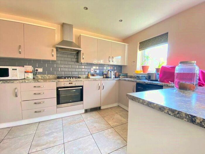 4 Bedroom Detached House To Rent In Hunter Way, Bracknell, Berkshire, RG12