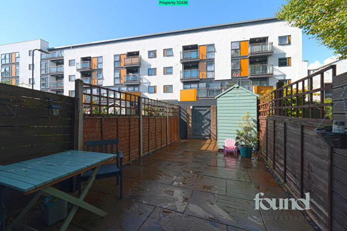 3 Bedroom Terraced House For Sale In Bletsoe Walk, London, N1