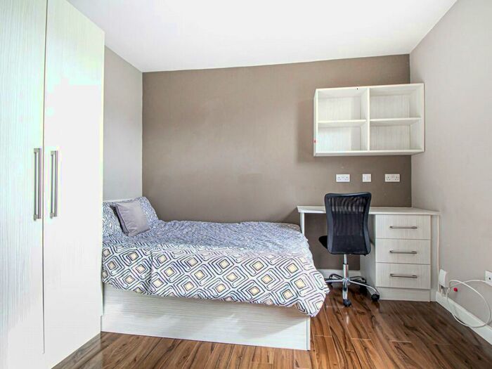 Apartment To Rent In Apt, Belle Vue Road #, LS3