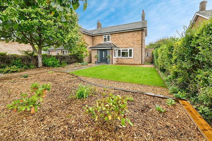 3 Bedroom Semi-detached House For Sale In Bradleys Corner, Hitchin, SG4