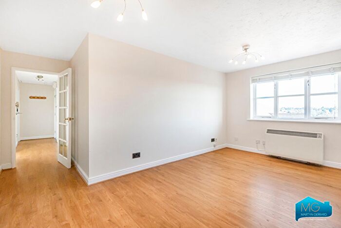 2 Bedroom Flat To Rent In Clarence Close, New Barnet, Hertfordshire, EN4