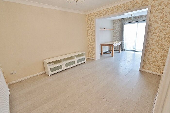 3 Bedroom Terraced House To Rent In Seymer Road, Romford, RM1
