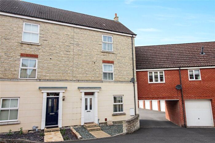 3 Bedroom Terraced House For Sale In Dyson Road, Redhouse, Swindon, SN25