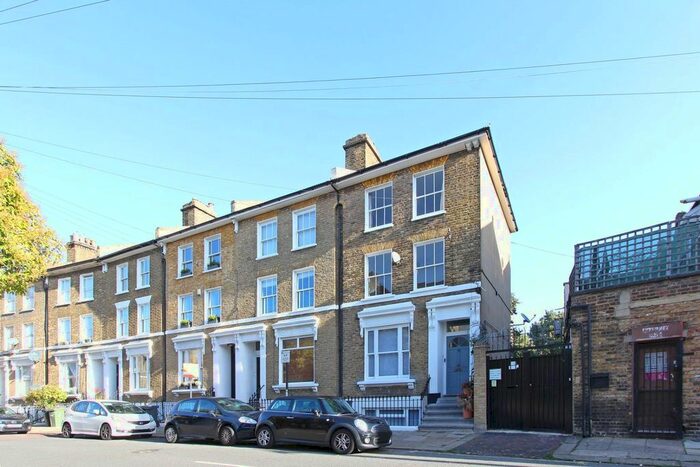 2 Bedroom Flat To Rent In Pomfret Road, London, SE5