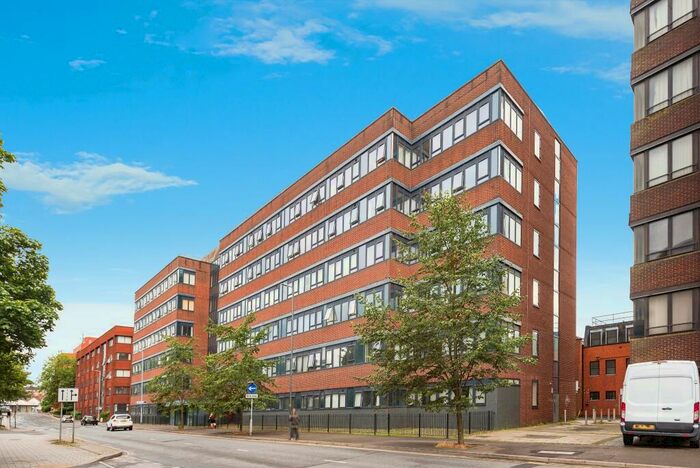 1 Bedroom Flat For Sale In Farnsby Street, Swindon, Wiltshire, SN1