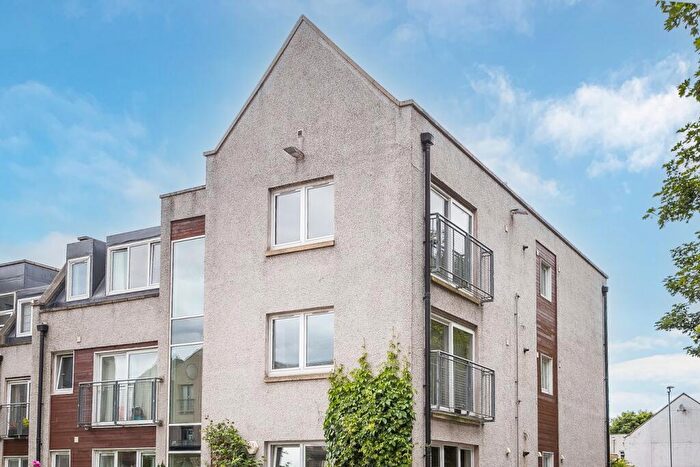 2 Bedroom Flat For Sale In The Green, Edinburgh, EH4