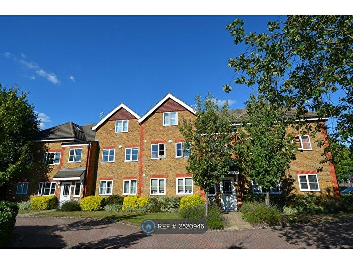 2 Bedroom Flat To Rent In Kempton Avenue, Sunbury-On-Thames, TW16
