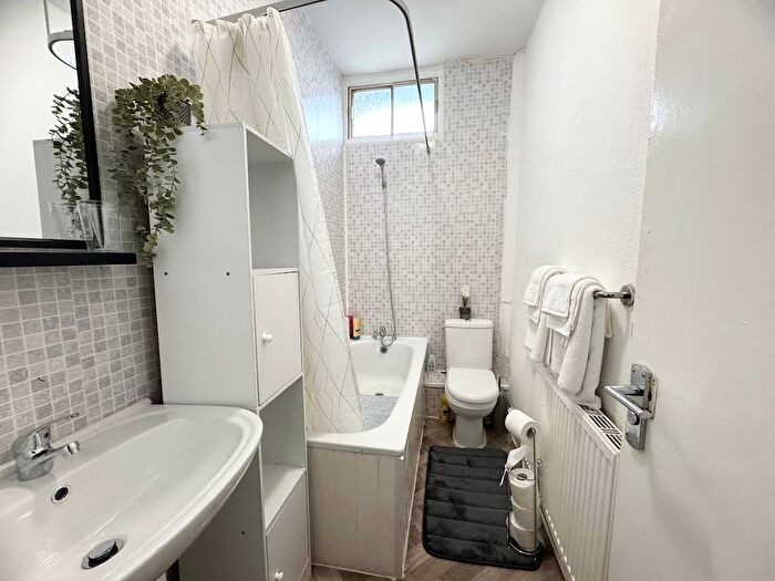 1 Bedroom Flat To Rent In Holton Road, Barry, CF63