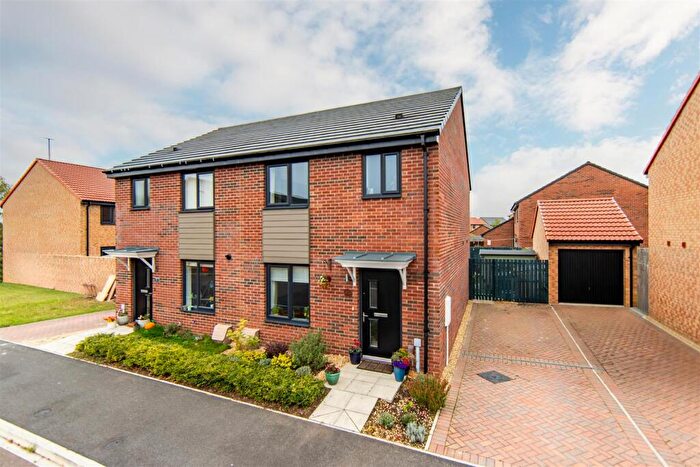 3 Bedroom Semi-Detached House For Sale In Eden Park Court, Kenton Bank Foot, NE13