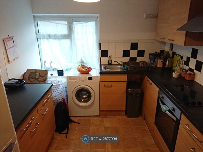 2 Bedroom Flat To Rent In Basedale Road, Dagenham, RM9