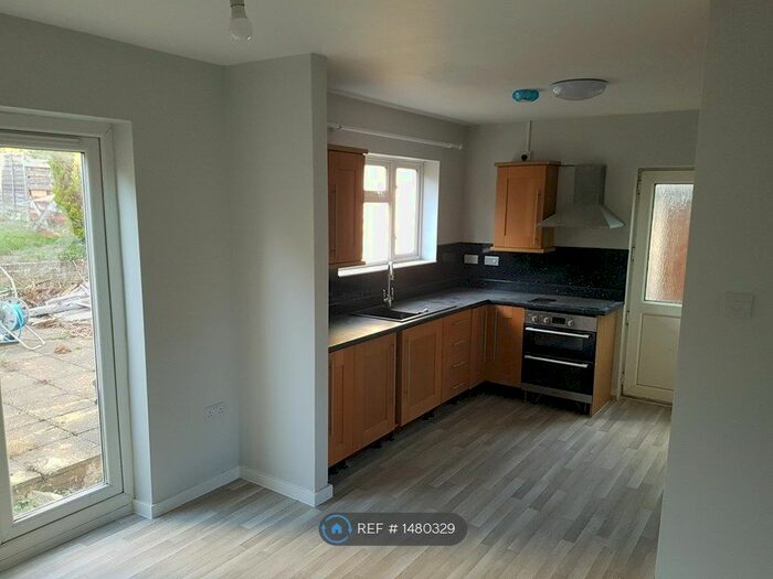 3 Bedroom Semi-Detached House To Rent In Corbet Close, Bristol, BS11