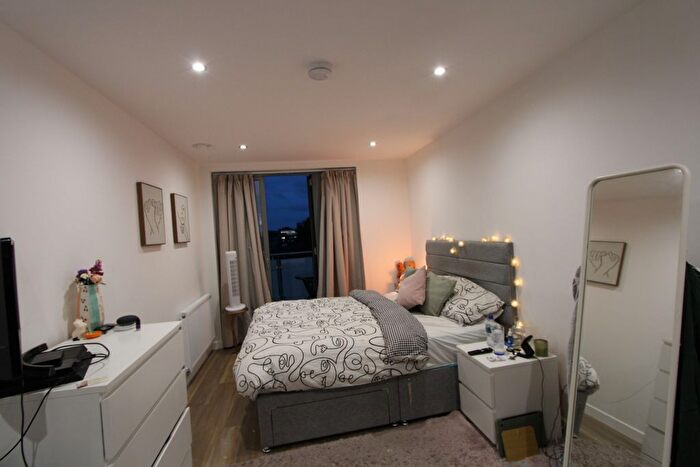 2 Bedroom Flat To Rent In Disraeli Road, London, SW15