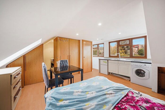 Studio To Rent In Brook Road, London, NW2