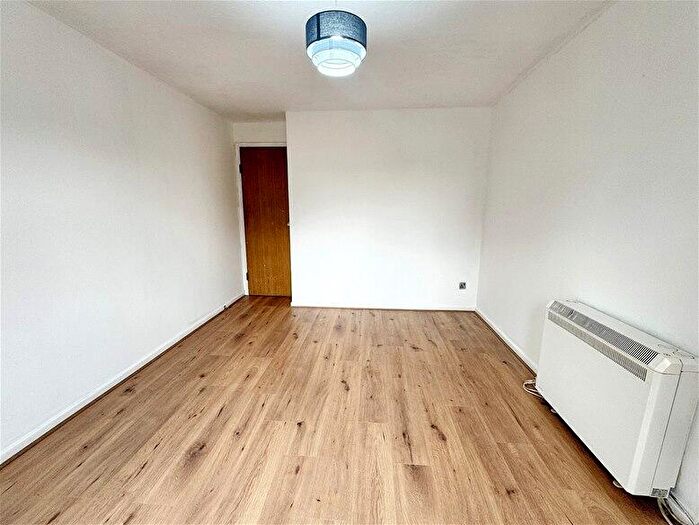1 Bedroom Flat To Rent In Turnstone Close, Plaistow, E13