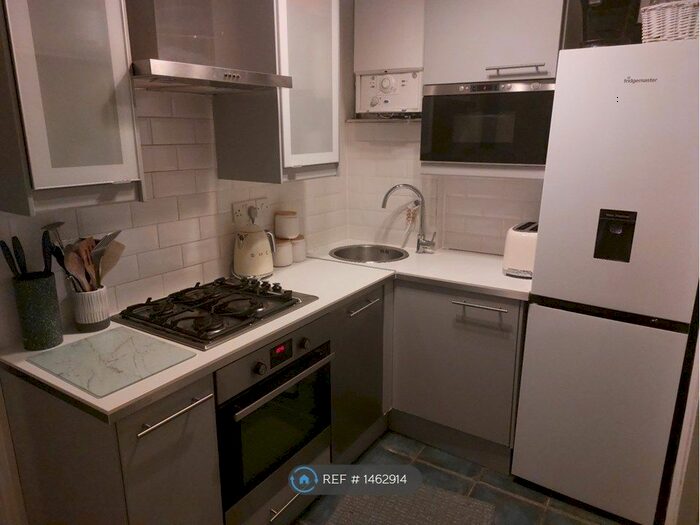 2 Bedroom Flat To Rent In Chiswick, London, W4
