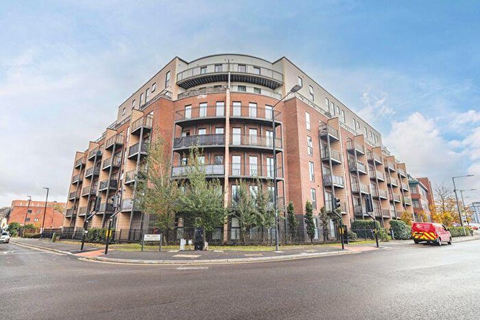2 Bedroom Flat For Sale In Stoke Road, Slough, SL2