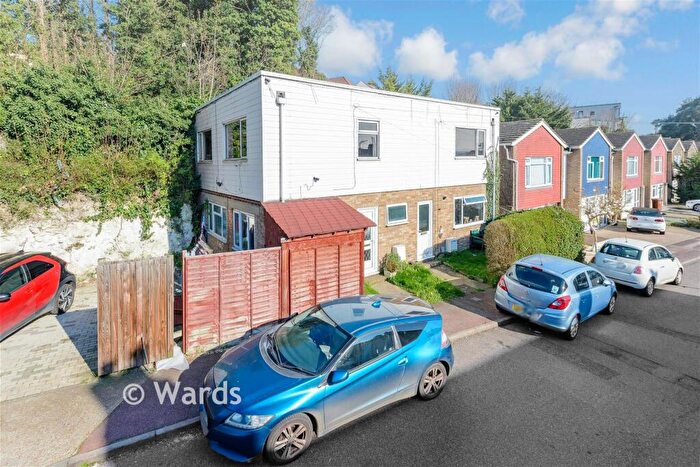 2 Bedroom Maisonette For Sale In Upper Luton Road, Chatham, Kent, ME5