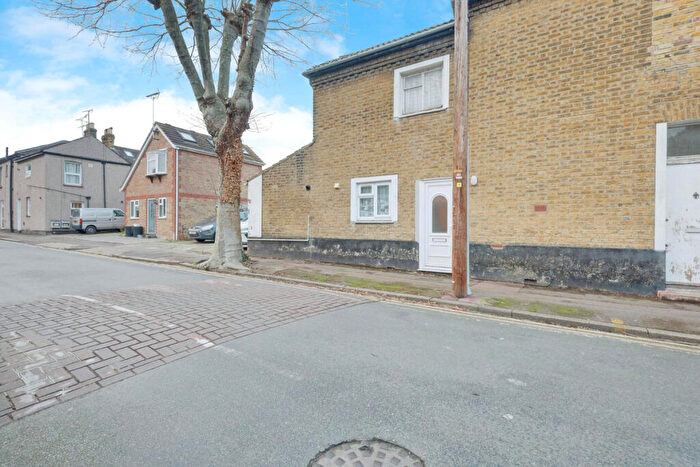 1 Bedroom Flat For Sale In Gordon Road, Southend-on-sea, SS1