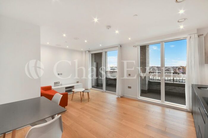 1 Bedroom Flat To Rent In Duval House, York Gardens, Clapham, SW11