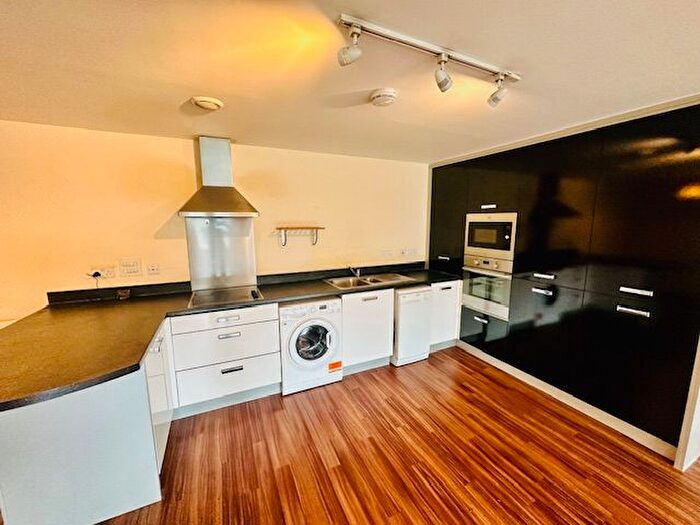 2 Bedroom Flat To Rent In Kingsquarter, Maidenhead, SL6