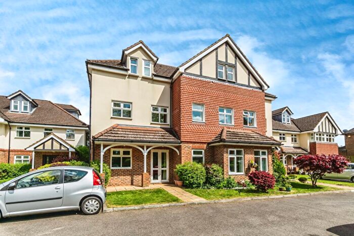 1 Bedroom Flat For Sale In Limpsfield Road, Warlingham, Surrey, CR6
