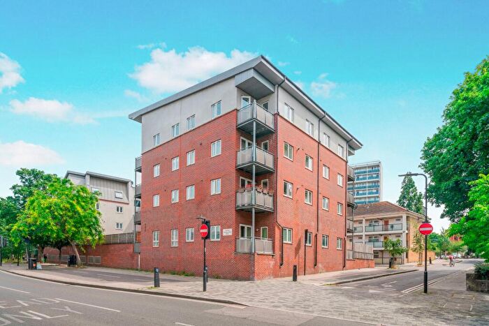 3 Bedroom Apartment For Sale In Bradstock Road, San House, E9