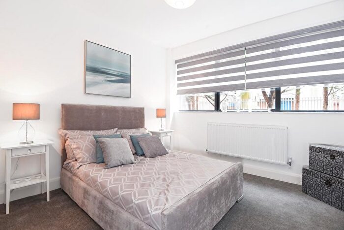 2 Bedroom Flat To Rent In Kian Court, Eynsham, OX29