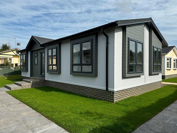 2 Bedroom Park Home For Sale In Newdigate, Newdigate, RH5