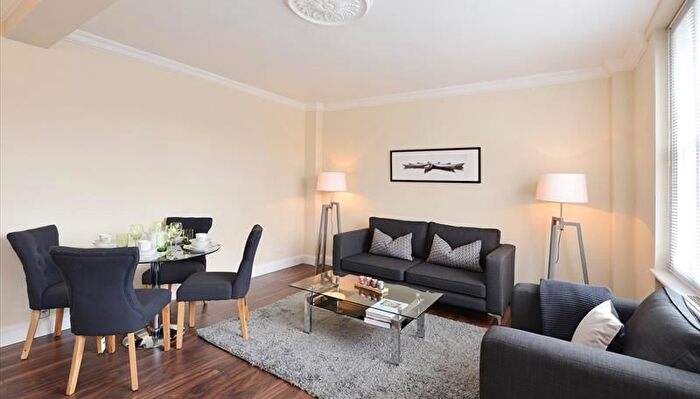 2 Bedroom Flat To Rent In Hill Street, Mayfair, W1J