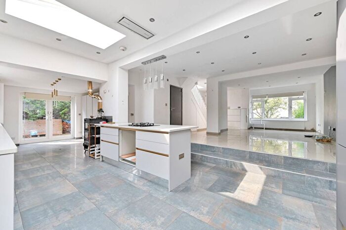 5 Bedroom End Of Terrace House For Sale In Lynton Close, Isleworth, TW7