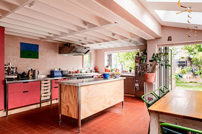 6 Bedroom Semi-Detached House For Sale In George Lane, London, SE13