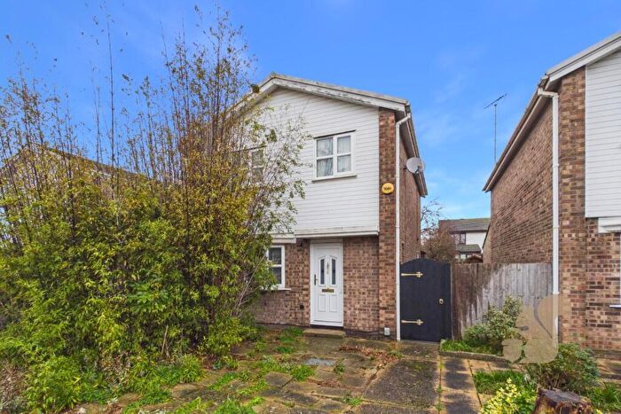 3 Bedroom Link Detached House For Sale In Wells Road, Colchester, CO1