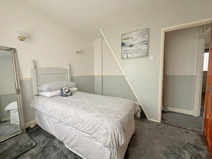 3 Bedroom End Of Terrace House For Sale In Gresham Drive, Chadwell Heath, RM6