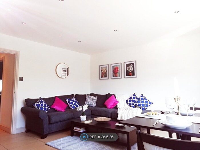 2 Bedroom Maisonette To Rent In Heralds Court, Warwick, CV34