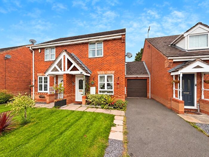 2 Bedroom Semi-Detached House To Rent In Halifax Close, Hilton, DE65