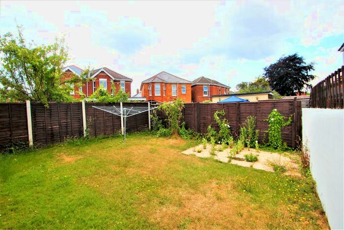 2 Bedroom Flat To Rent In Heron Court Road, BH3