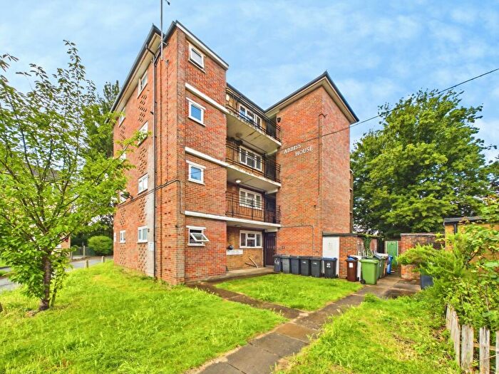 1 Bedroom Apartment For Sale In Hazelwood Close, Hitchin, SG5