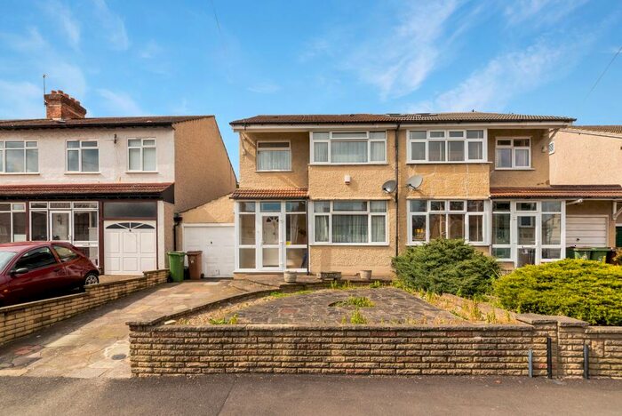 3 Bedroom House To Rent In Oxford Road, Carshalton, SM5