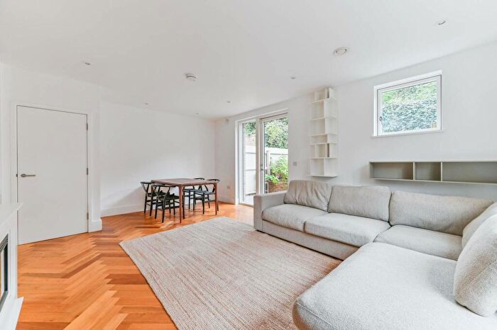 3 Bedroom Semi-Detached House To Rent In Ravensdale Gardens, Crystal Palace, London, SE19